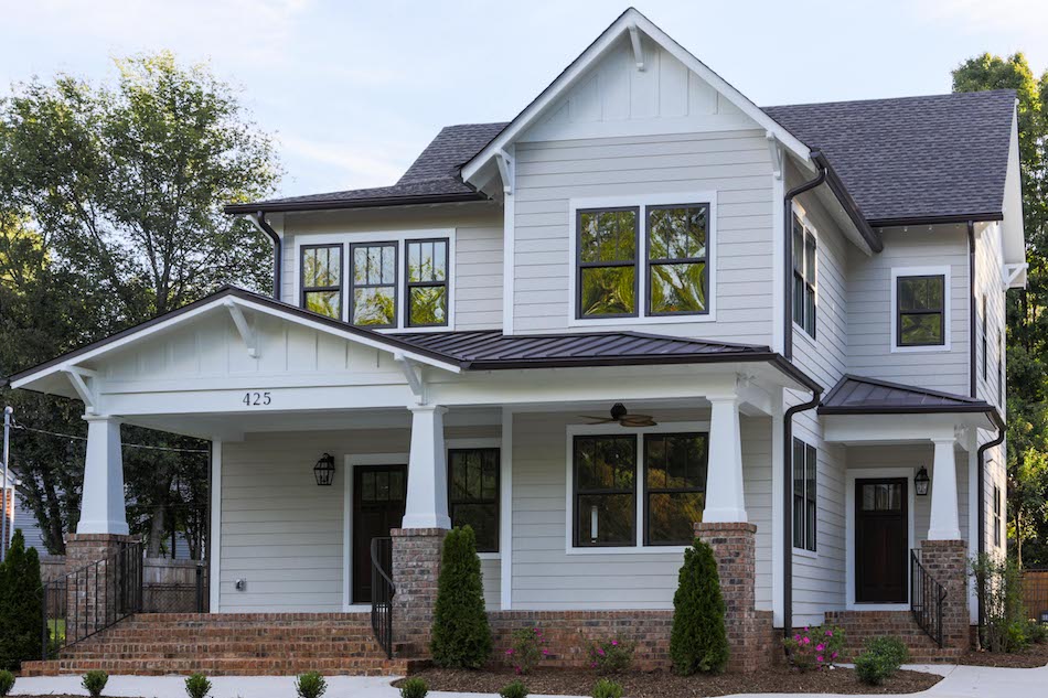 Home builders North Carolina- Timberline Homes, Interior Design by Laura Design Co., Photo by Hess Photo (Exterior paint Benjamin Moore Revere Pewter Siding + Chantilly Lace Trim)